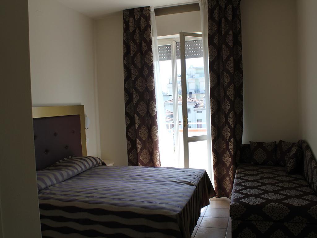 Hotel Marina Римини Номер фото