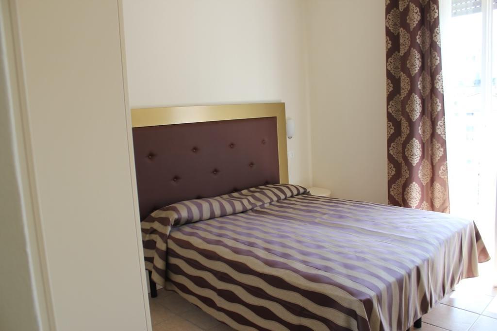 Hotel Marina Римини Номер фото