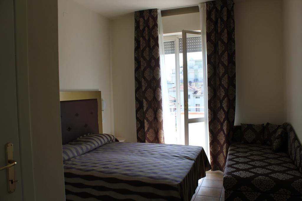 Hotel Marina Римини Номер фото